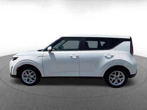 Used 2025 Kia Soul LX w/ LX Technology Package FWD image 9