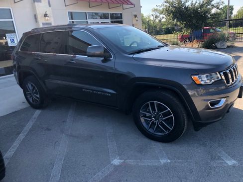 Used 2019 Jeep Grand Cherokee Laredo w/ 18" Wheel & 8.4" Radio Group image 4