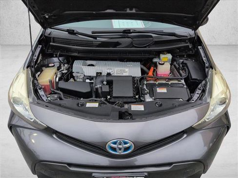 Used 2017 Toyota Prius V Four w/ Carpet Mat Package FWD image 22