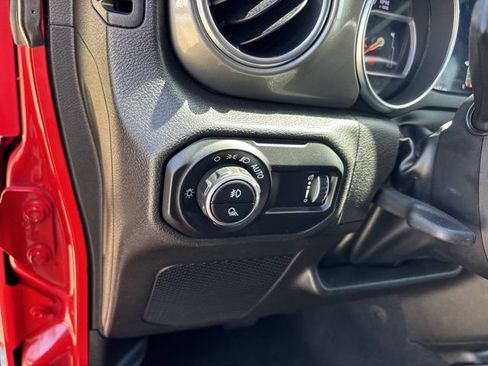 Used 2023 Jeep Gladiator Overland AWD/4WD image 22