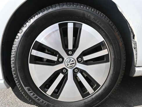 Used 2016 Volkswagen e-Golf SE w/ DC Fast Charging Package image 15