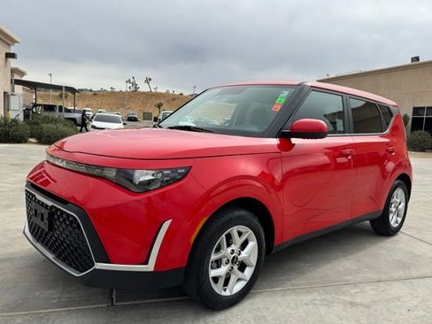 Used 2024 Kia Soul LX w/ Option Group 015 FWD image 3