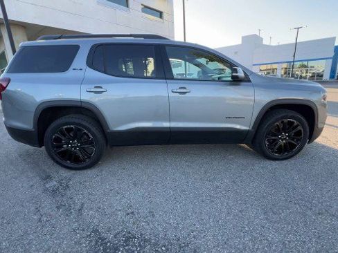 Used 2023 GMC Acadia SLE w/ Driver Convenience Package image 9