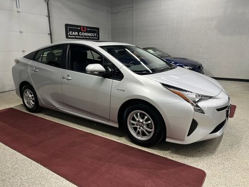Used 2017 Toyota Prius Four image 9