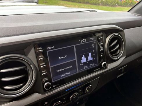 Used 2022 Toyota Tacoma TRD Sport image 19