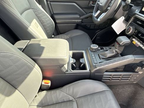 Used 2025 Toyota 4Runner TRD Off-Road Premium image 23