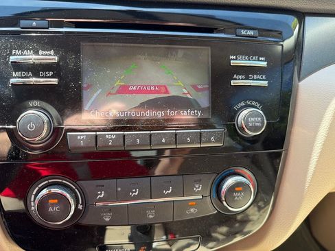 Used 2016 Nissan Rogue S w/ Appearance Package FWD image 7