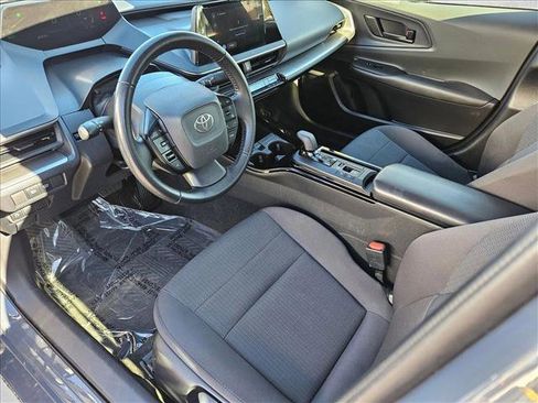 Used 2024 Toyota Prius LE image 9