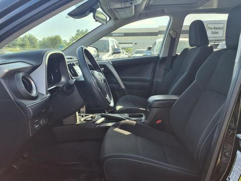 Used 2017 Toyota RAV4 XLE FWD image 16