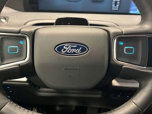 Used 2025 Ford Expedition Active AWD/4WD image 16