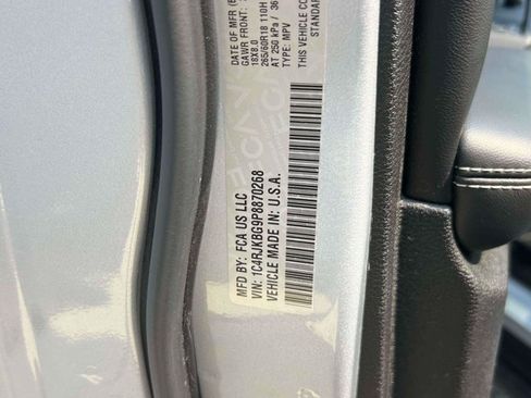 Used 2023 Jeep Grand Cherokee L Limited AWD/4WD image 18