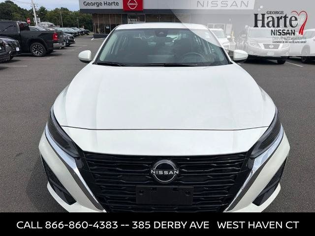 Certified 2025 Nissan Altima 2.5 SV w/ SV Special Edition Package AWD/4WD image 2
