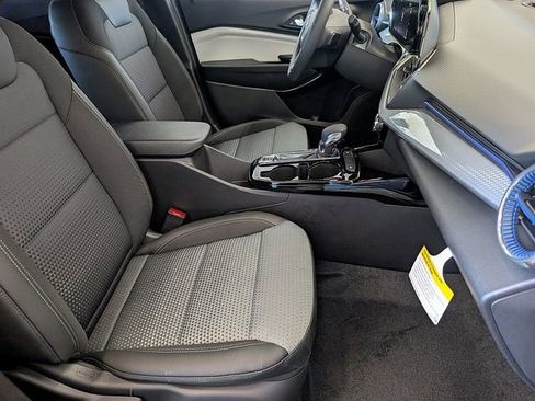 New 2026 Chevrolet Trax LT image 12