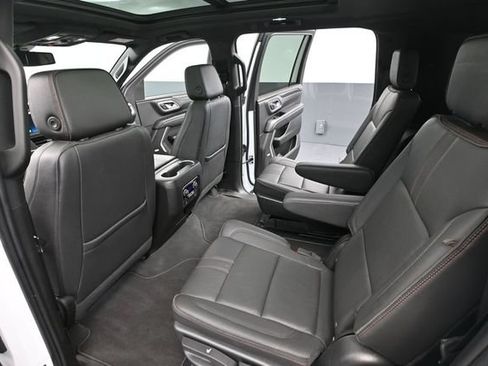 Used 2022 Chevrolet Suburban RST w/ Luxury Package AWD/4WD image 43