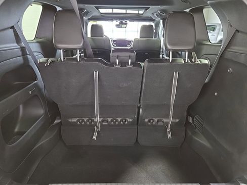 Used 2025 Chrysler Pacifica Limited FWD image 38