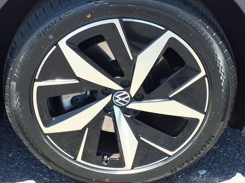 Used 2023 Volkswagen ID.4 S RWD image 9