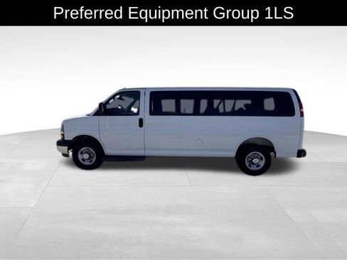 Used 2022 Chevrolet Express 3500 LS w/ Cold Climate Package RWD image 4
