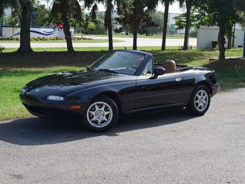 Used 1997 MAZDA MX-5 Miata RWD image 9