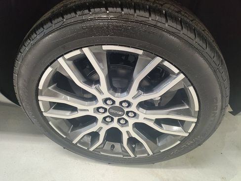 New 2026 GMC Acadia Denali Ultimate w/ LPO, Floor Liner Package AWD/4WD image 20
