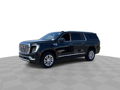 Used 2026 GMC Yukon XL Denali w/ Sun & Power Step Package AWD/4WD image 4