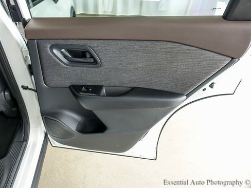 Used 2023 Nissan Rogue S image 22