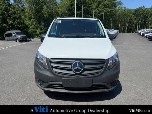 Used 2023 Mercedes-Benz Metris image 3