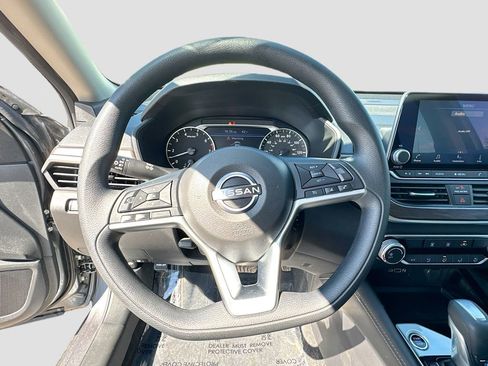 Used 2023 Nissan Altima 2.5 SV FWD image 10