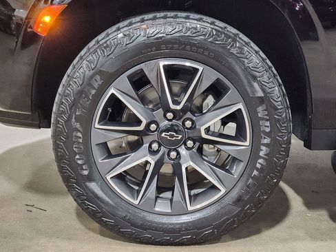 Used 2023 Chevrolet Suburban Z71 w/ Luxury Package image 28