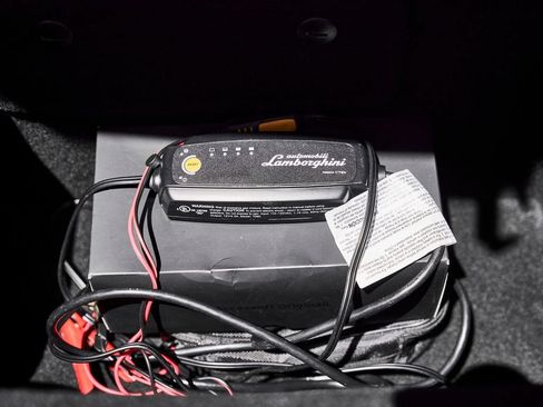 Used 2021 Lamborghini Huracan EVO RWD image 21