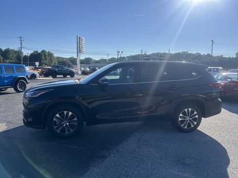 Used 2021 Toyota Highlander XLE FWD image 4