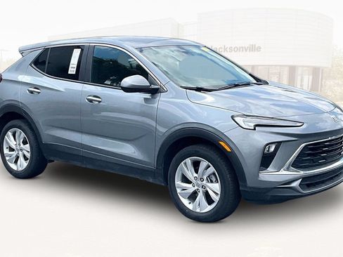 Used 2025 Buick Encore GX Preferred AWD/4WD image 3