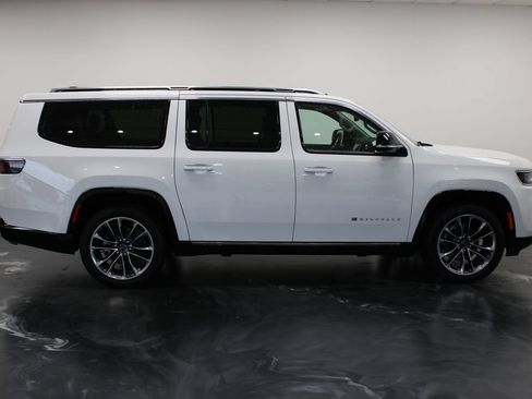 Used 2024 Jeep Wagoneer L Series III w/ Premium Group I AWD/4WD image 32