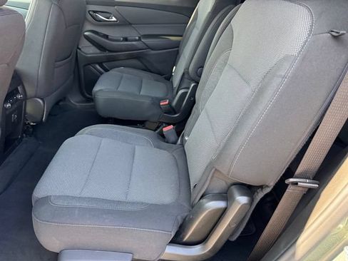 Used 2023 Chevrolet Traverse LT FWD image 13