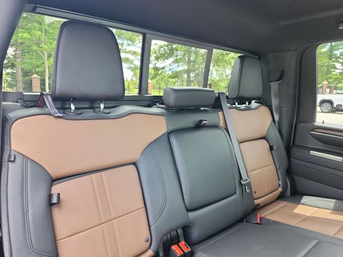 Used 2024 Chevrolet Silverado 2500 High Country w/ High Country Premium Package AWD/4WD image 12