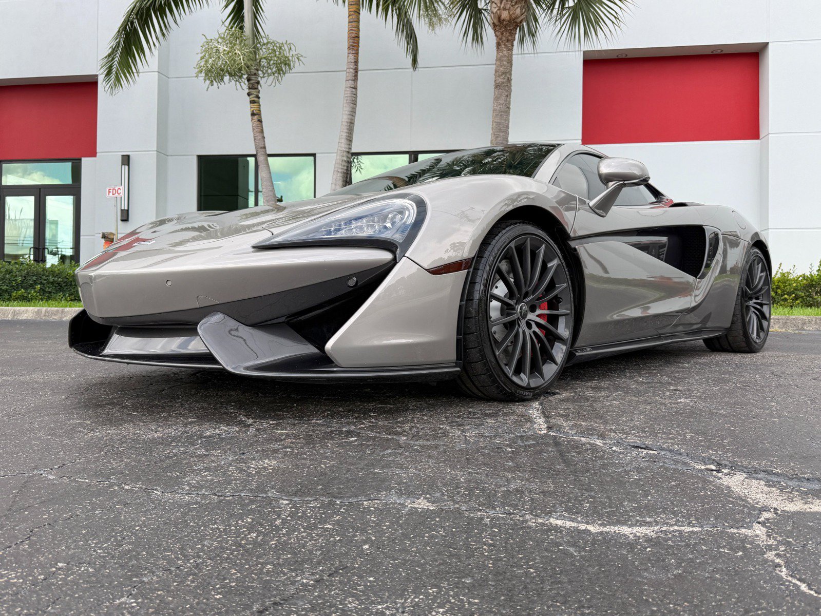 Used 2017 McLaren 570GT RWD image 10