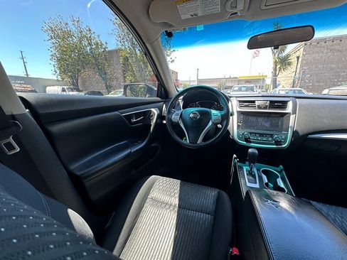 Used 2016 Nissan Altima 2.5 SV FWD image 15