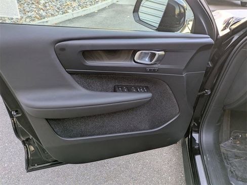 New 2025 Volvo EX40 Core w/ Climate Package image 12