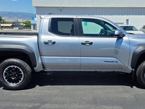 Used 2025 Toyota Tacoma TRD Off-Road AWD/4WD image 6