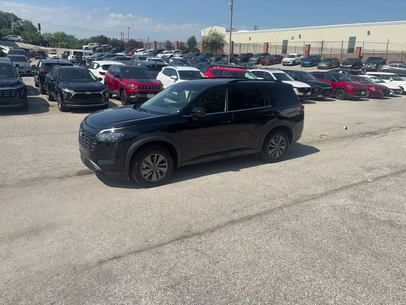 Used 2026 Nissan Pathfinder SV FWD image 7