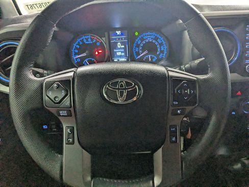 Used 2022 Toyota Tacoma TRD Off-Road AWD/4WD image 13