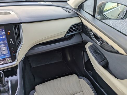 Used 2025 Subaru Outback Premium AWD/4WD image 17