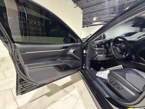Used 2020 Toyota Camry SE w/ Convenience Package image 20