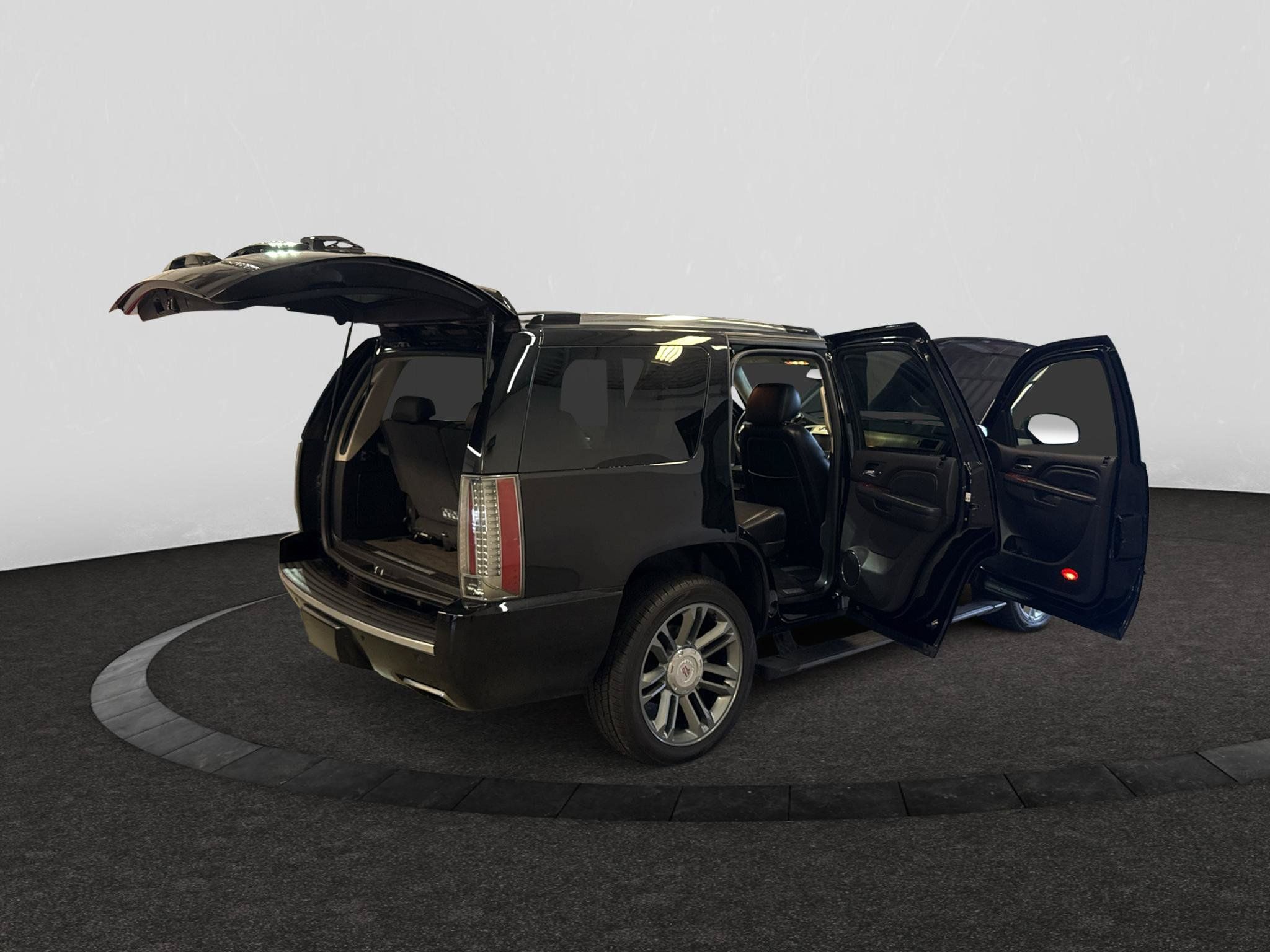 Used 2014 Cadillac Escalade Premium AWD/4WD image 14