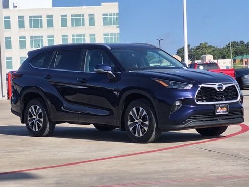 Certified 2026 Toyota Highlander XLE AWD/4WD image 8