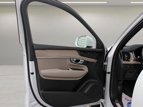 New 2026 Volvo XC60 T8 Ultra image 30