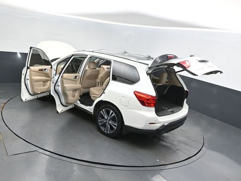 Used 2019 Nissan Pathfinder Platinum image 47