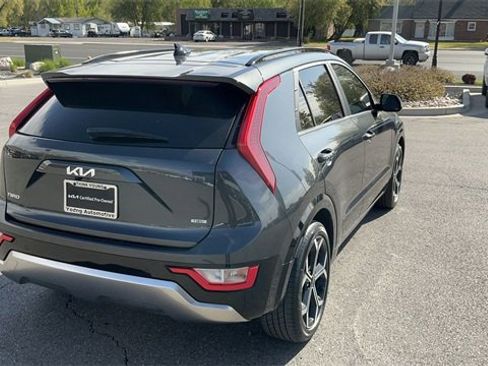 Used 2024 Kia Niro EX Touring image 39