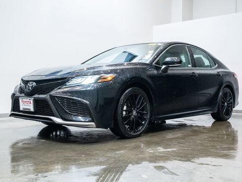 Used 2024 Toyota Camry XSE image 3