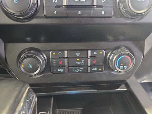 Used 2020 Ford F150 XLT w/ Equipment Group 302A Luxury AWD/4WD image 25