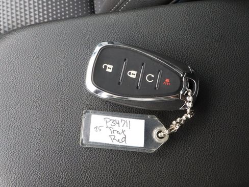 Used 2025 Chevrolet Trax LT w/ LT Convenience Package FWD image 27